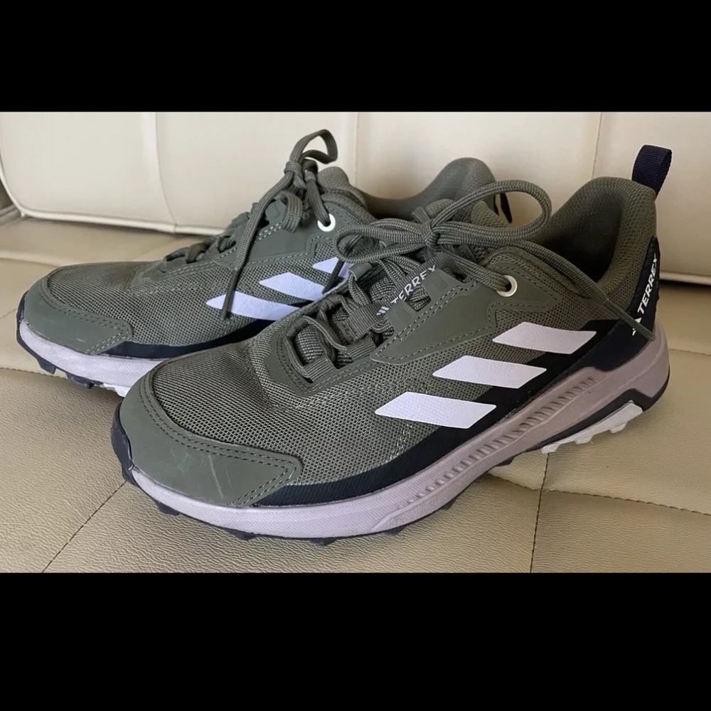 Adidas Women’s Green Running Shoes 6